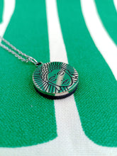 Cargar imagen en el visor de la galería, Colgante Shunguita Buda Acero inoxidable
