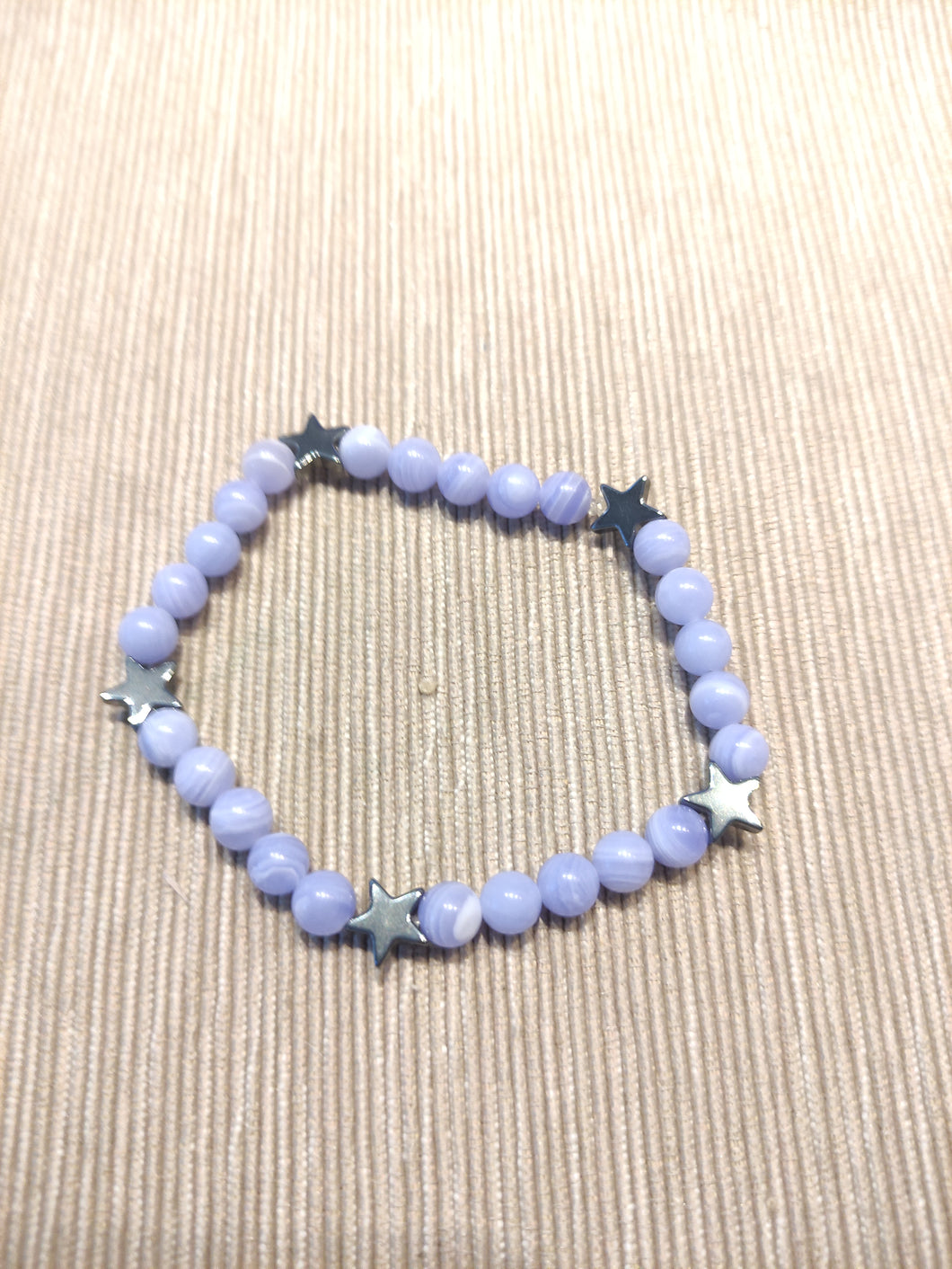 Pulsera Elástica Calcedonia con Estrellas 6 mm