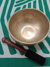 Cargar imagen en el visor de la galería, Cuenco Nirmala 14 Cm 457 grs

