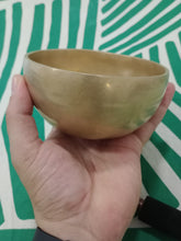 Cargar imagen en el visor de la galería, Cuenco Nirmala 14 Cm 457 grs

