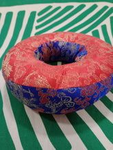 Cargar imagen en el visor de la galería, Cojin Donut Grande
