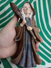 Cargar imagen en el visor de la galería, Bruja Escoba en mano
