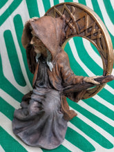 Cargar imagen en el visor de la galería, Bruja y Luna

