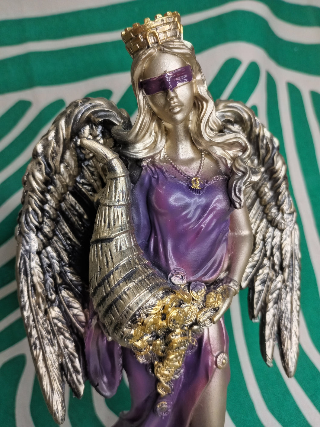 Figura Diosa de la Fortuna Morada