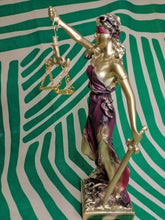 Cargar imagen en el visor de la galería, Diosa de la Justicia Morada
