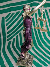 Cargar imagen en el visor de la galería, Diosa de la Justicia Morada
