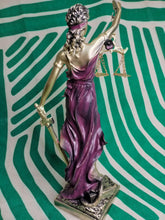 Cargar imagen en el visor de la galería, Diosa de la Justicia Morada

