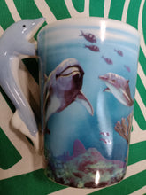 Cargar imagen en el visor de la galería, Taza Asa de Delfin de Lisa Parker
