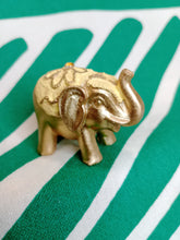 Cargar imagen en el visor de la galería, Mini Elefante de la suerte

