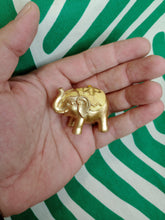Cargar imagen en el visor de la galería, Mini Elefante de la suerte
