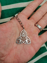 Cargar imagen en el visor de la galería, Llavero Triqueta
