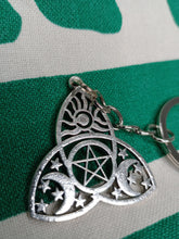 Cargar imagen en el visor de la galería, Llavero Triqueta
