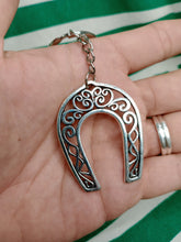 Cargar imagen en el visor de la galería, Llavero Herradura de la Buena Suerte
