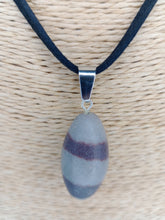 Cargar imagen en el visor de la galería, Colgante Shiva Lingam Mod 1 Pequeño
