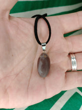 Cargar imagen en el visor de la galería, Colgante Shiva Lingam Mod 3 Pequeño
