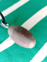 Cargar imagen en el visor de la galería, Colgante Shiva Lingam Mod 5 Pequeño
