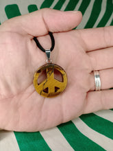 Cargar imagen en el visor de la galería, Colgante Ojo de Tigre Paz
