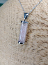 Cargar imagen en el visor de la galería, Colgante Cuarzo Rosa Cilindro
