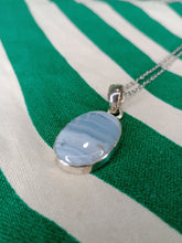 Cargar imagen en el visor de la galería, Calcedonia Plata Oval
