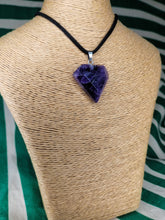 Cargar imagen en el visor de la galería, Colgante Amatista Corte Diamante
