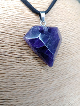 Cargar imagen en el visor de la galería, Colgante Amatista Corte Diamante
