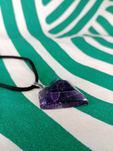 Cargar imagen en el visor de la galería, Colgante Amatista Corte Diamante
