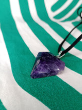 Cargar imagen en el visor de la galería, Colgante Amatista Corte Diamante
