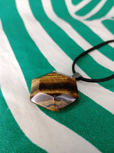 Cargar imagen en el visor de la galería, Colgante Ojo de Tigre Estrella 6 puntas
