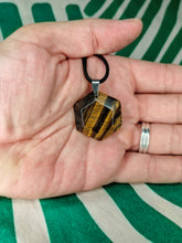 Cargar imagen en el visor de la galería, Colgante Ojo de Tigre Estrella 6 puntas
