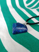 Cargar imagen en el visor de la galería, Colgante Lapislázuli Corte Diamante
