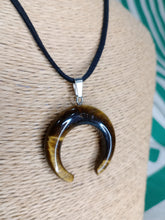 Cargar imagen en el visor de la galería, Colgante Ojo Tigre Media Luna Mod. 1
