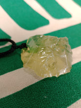 Cargar imagen en el visor de la galería, Colgante Cuarzo Limon Bruto Mod. 1
