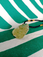 Cargar imagen en el visor de la galería, Colgante Cuarzo Limon Bruto Mod. 1
