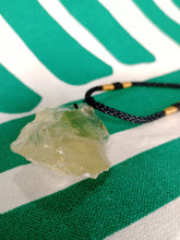 Cargar imagen en el visor de la galería, Colgante Cuarzo Limon Bruto Mod. 1
