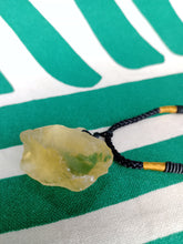 Cargar imagen en el visor de la galería, Colgante Cuarzo Limon Bruto Mod. 3
