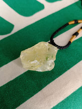 Cargar imagen en el visor de la galería, Colgante Cuarzo Limon Bruto Mod. 2
