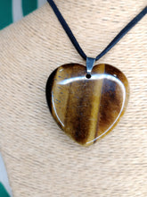 Cargar imagen en el visor de la galería, Colgante Gran Corazón  Ojo de Tigre Mod. 1
