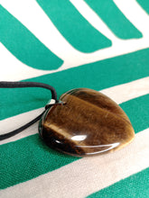Cargar imagen en el visor de la galería, Colgante Gran Corazón  Ojo de Tigre Mod. 1
