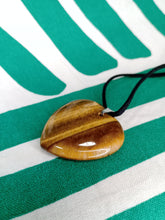 Cargar imagen en el visor de la galería, Colgante Gran Corazón  Ojo de Tigre Mod. 1
