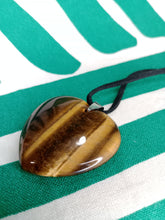 Cargar imagen en el visor de la galería, Colgante Gran Corazón  Ojo de Tigre Mod. 1
