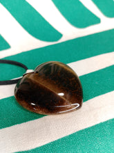Cargar imagen en el visor de la galería, Colgante Gran Corazón  Ojo de Tigre Mod. 1

