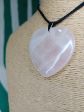 Cargar imagen en el visor de la galería, Colgante Gran Corazón Cuarzo Rosa Mod. 3
