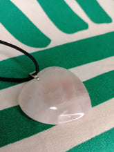Cargar imagen en el visor de la galería, Colgante Gran Corazón Cuarzo Rosa Mod. 3

