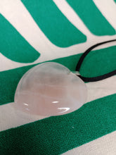 Cargar imagen en el visor de la galería, Colgante Gran Corazón Cuarzo Rosa Mod. 3
