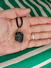 Cargar imagen en el visor de la galería, Colgante turmalina negra mod 1 Jaula

