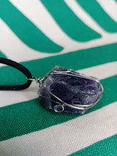 Cargar imagen en el visor de la galería, Colgante Amatista Bruto Jaula Mod. 1
