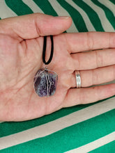 Cargar imagen en el visor de la galería, Colgante Amatista Bruto Jaula Mod. 1
