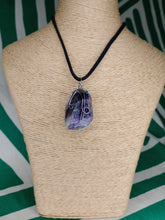 Cargar imagen en el visor de la galería, Colgante Amatista Bruto Mod. 3
