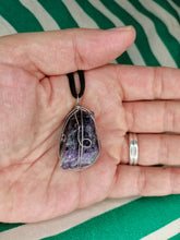 Cargar imagen en el visor de la galería, Colgante Amatista Bruto Mod. 3
