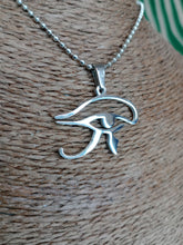 Cargar imagen en el visor de la galería, Colgante Ojo de Horus
